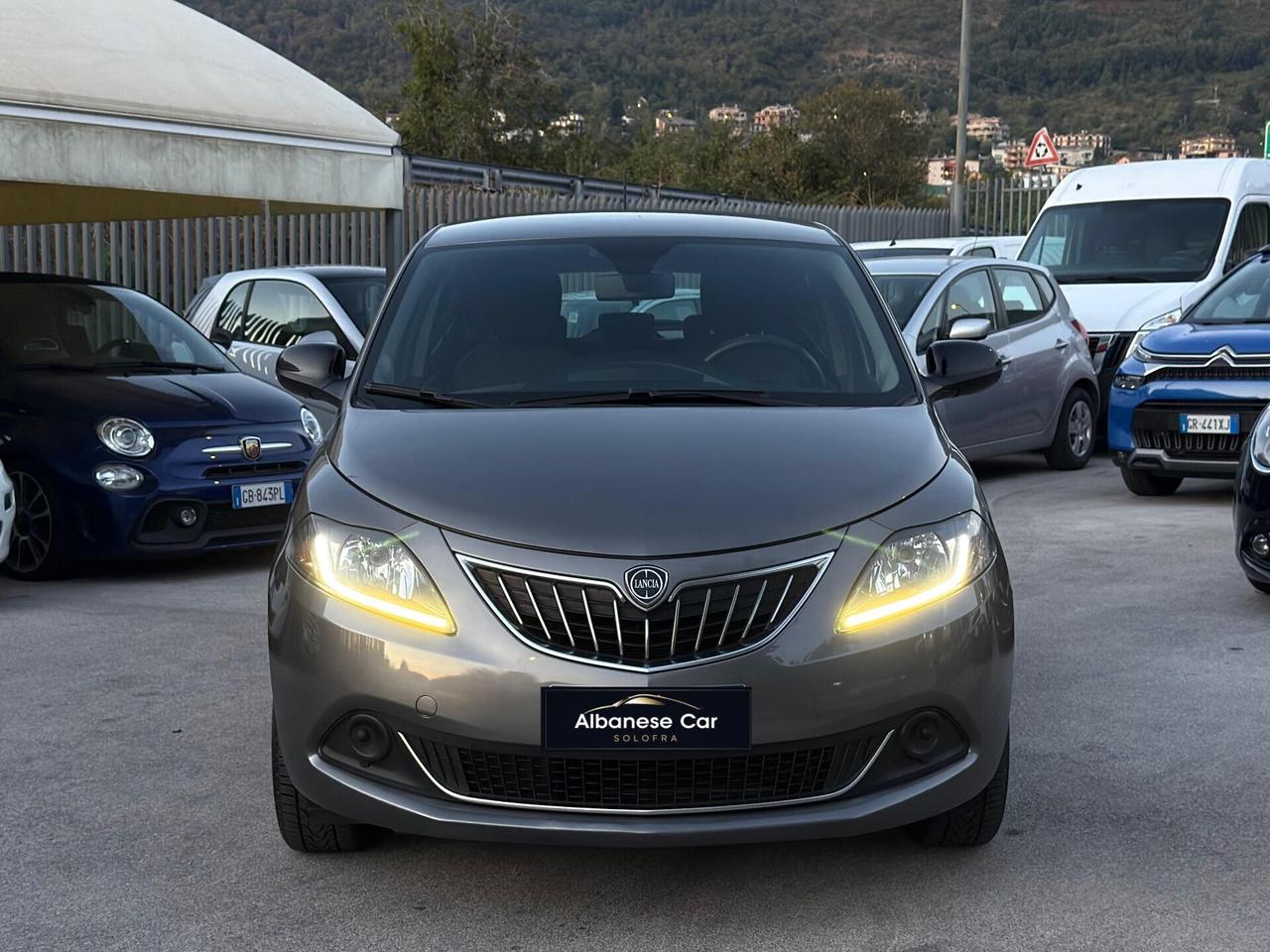 Lancia Ypsilon 1.0 FireFly S&S Hybrid Silver