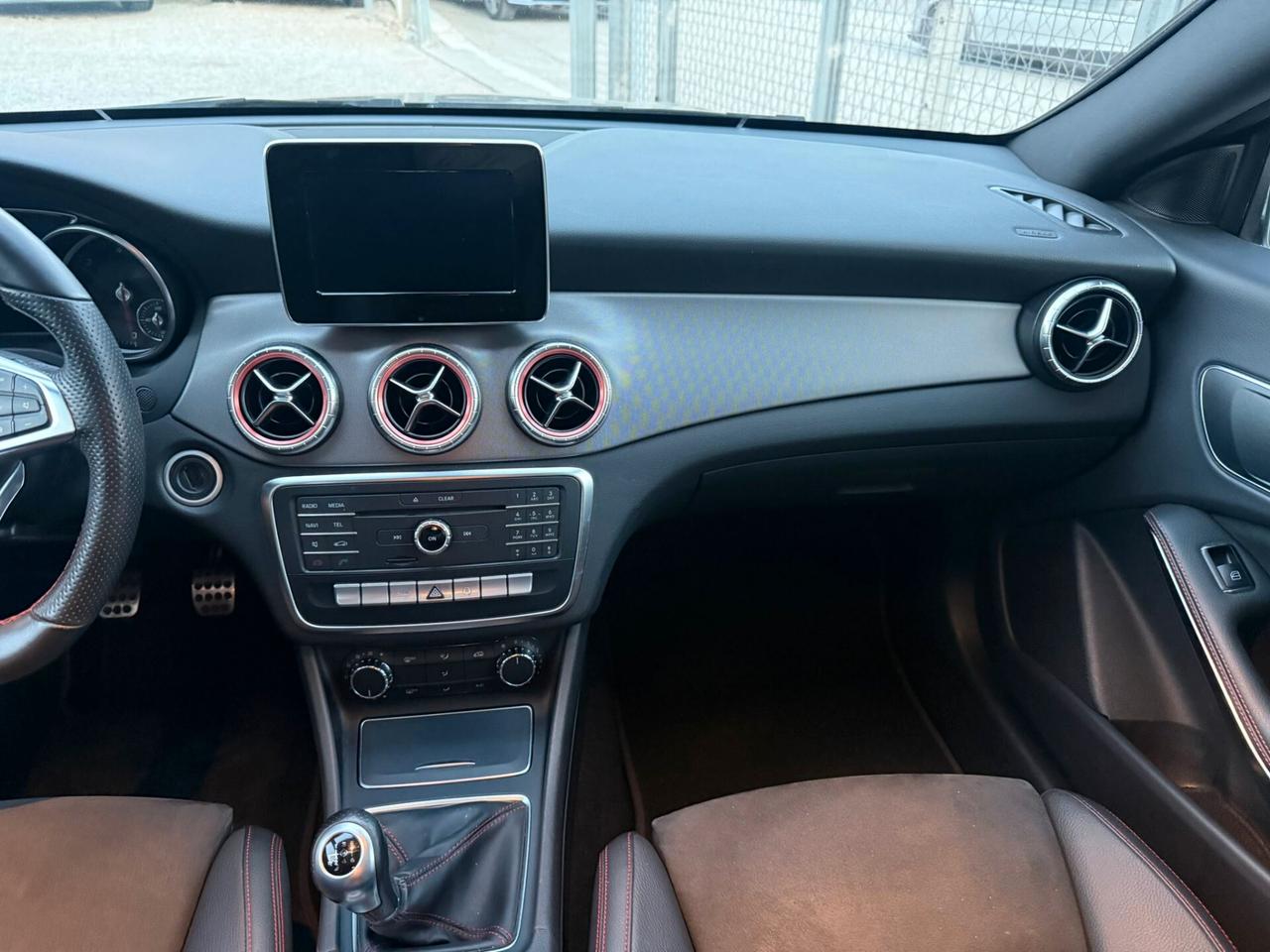 Mercedes-benz CLA 200 d Premium Amg 72000km