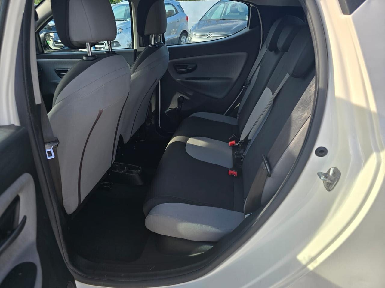 Lancia Ypsilon 1.2 69 CV 5 porte S&S Platinum