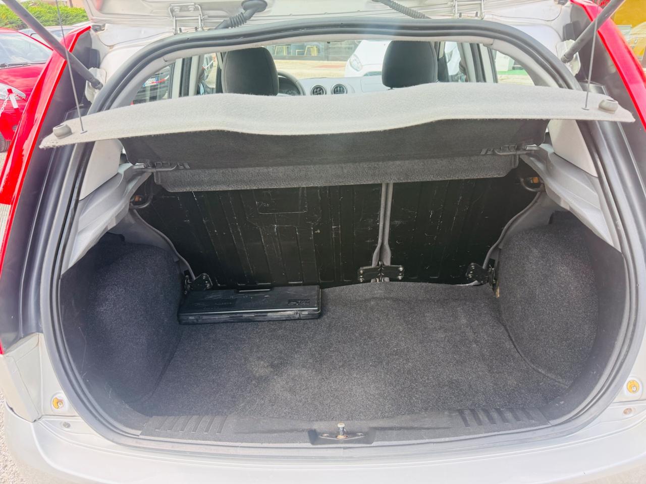 Ford Fiesta 1.4 16V 5p. Ghia