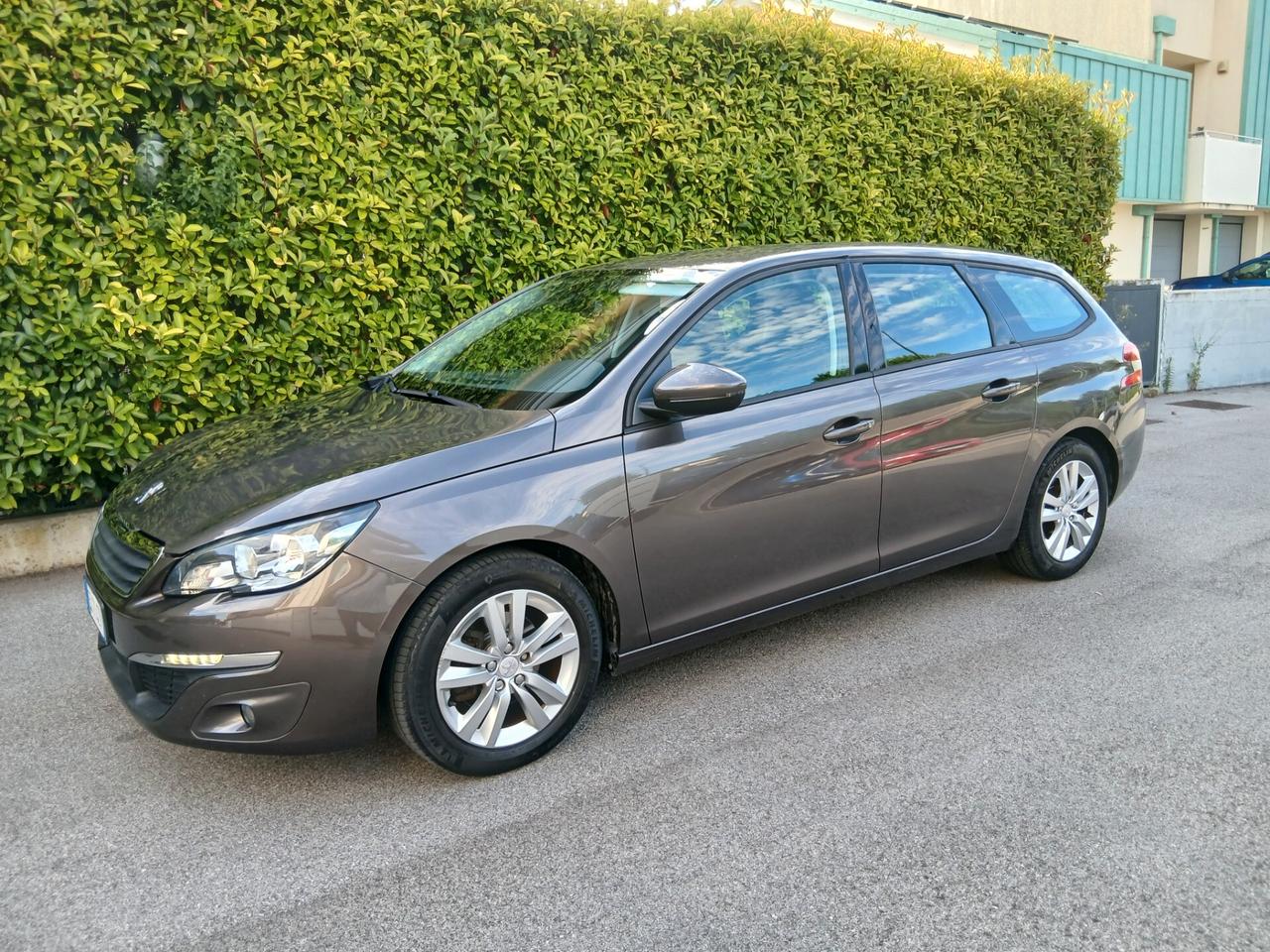 Peugeot 308 BlueHDi 115 cv allure sw tua a € 158 mese