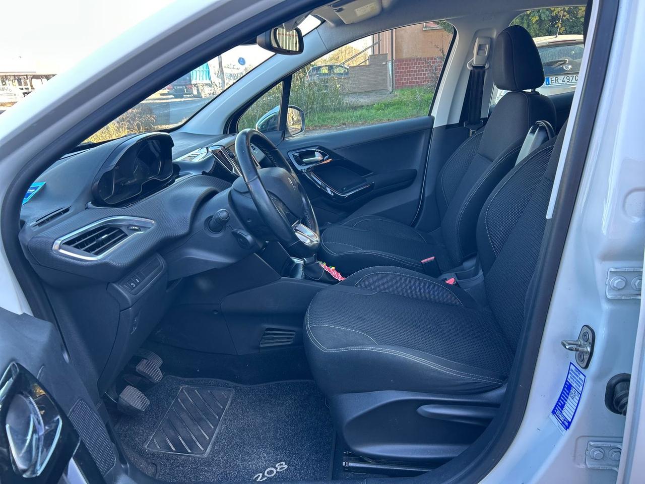 Peugeot 208 Allure 1.2 PureTech 82 #8112