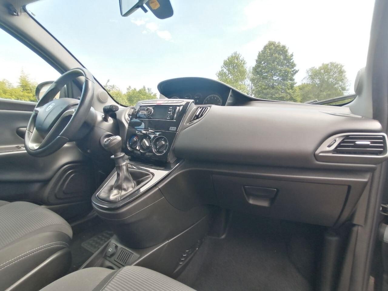 Lancia Ypsilon 1.2 69 CV 5 porte GPL Ecochic Silver