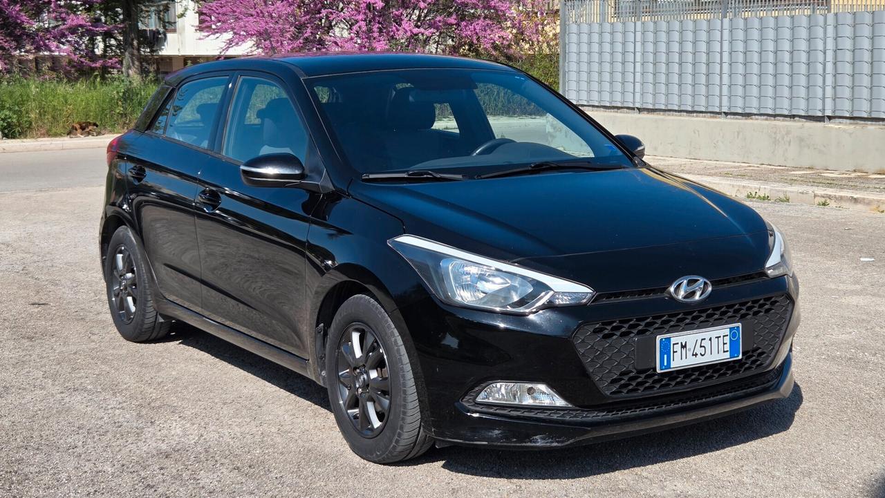 Hyundai i20 1.2 5 porte Blackline GPL