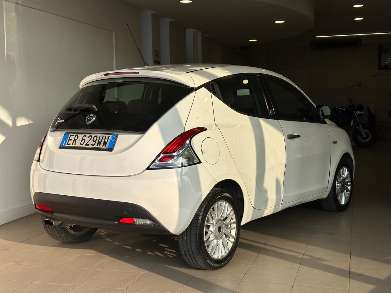Lancia Ypsilon 1.2 69 CV 5 porte GPL Ecochic Platinum