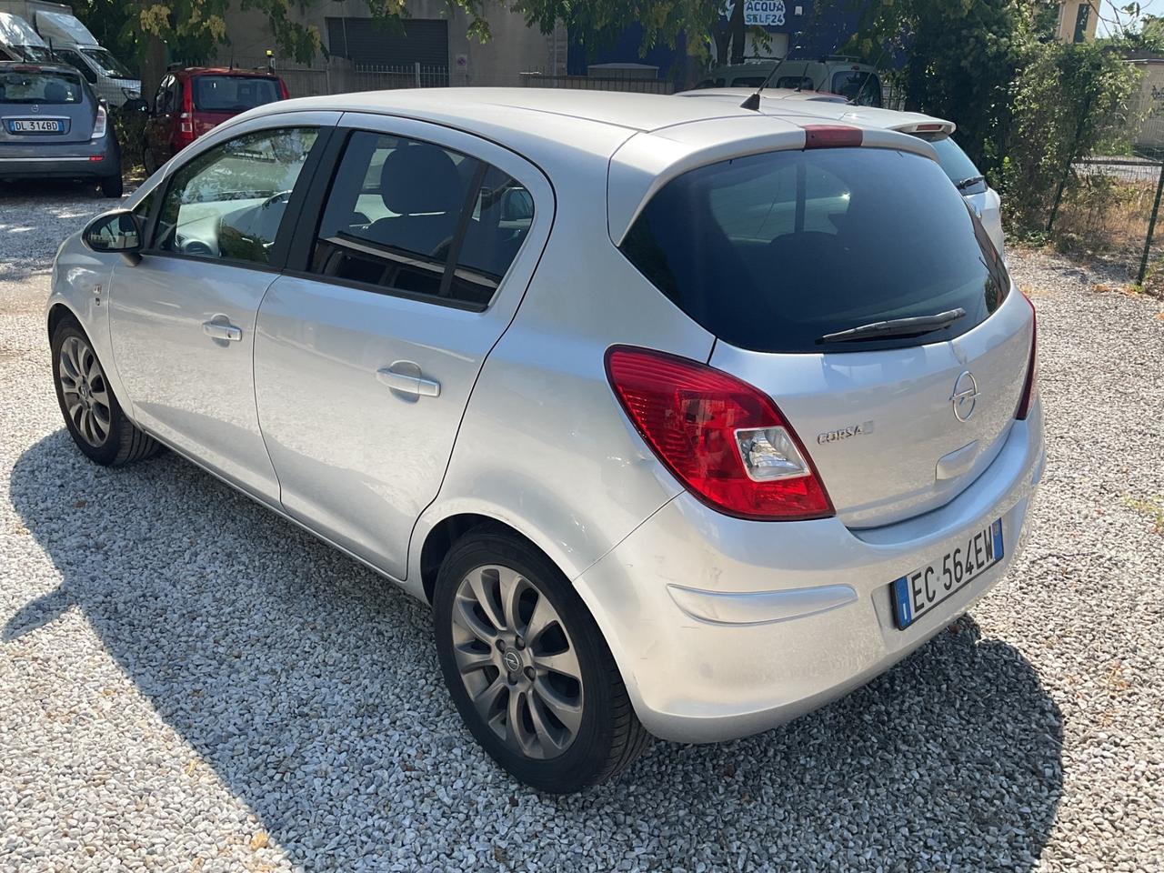 Opel Corsa 1.2 5 porte Cosmo