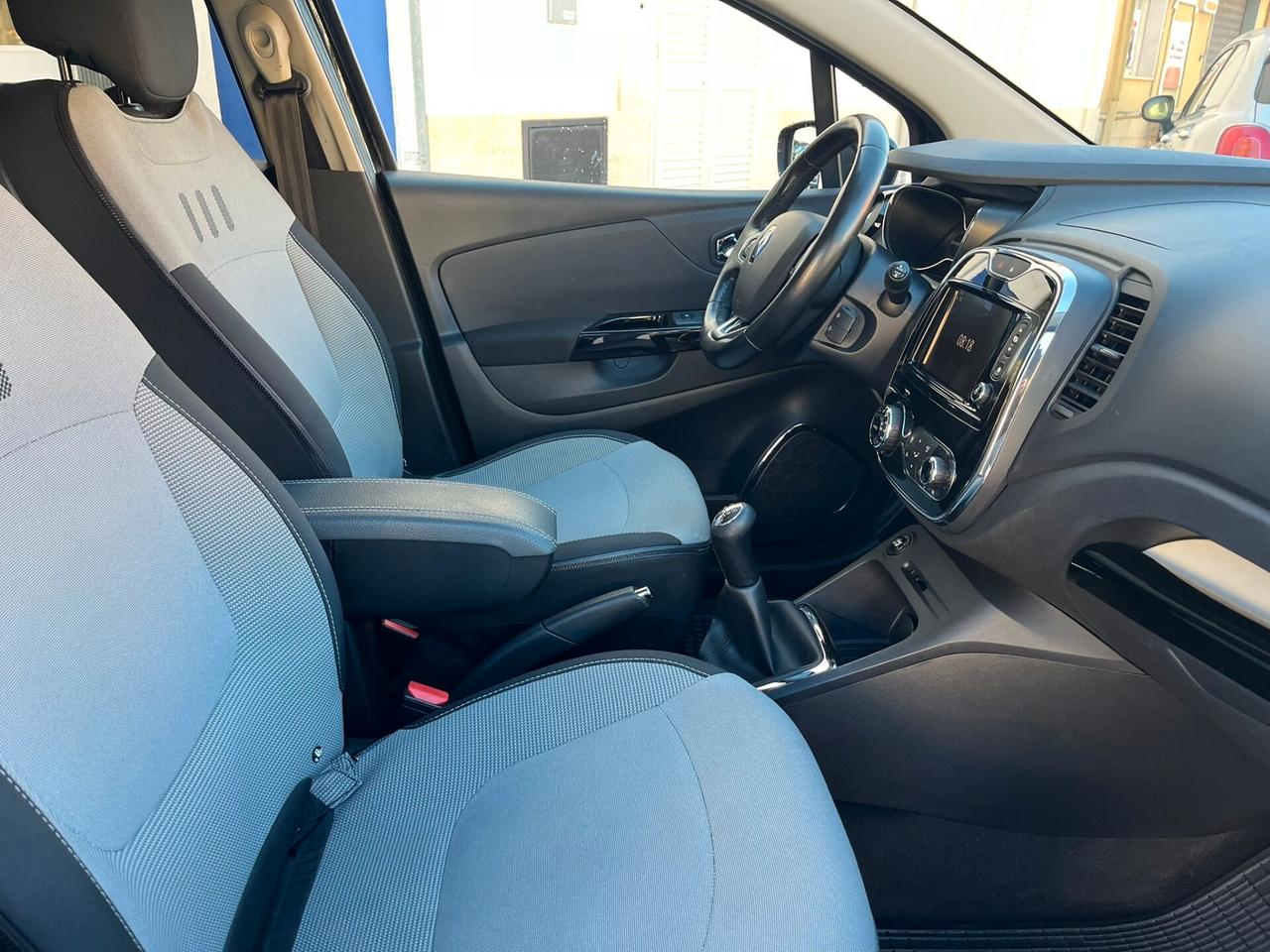 RENAULT CAPTUR 1.5 9OCV R-LINK TOP FULL NAVI RETROC DISTRIBUZ ESEGUITA