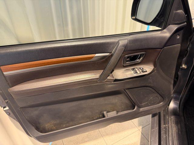 MITSUBISHI Pajero 3.2 DI-D 16V 3p. Intense DPF *NUR HÄNDLER
