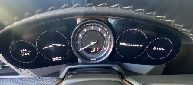 PORSCHE 911 Carrera 4