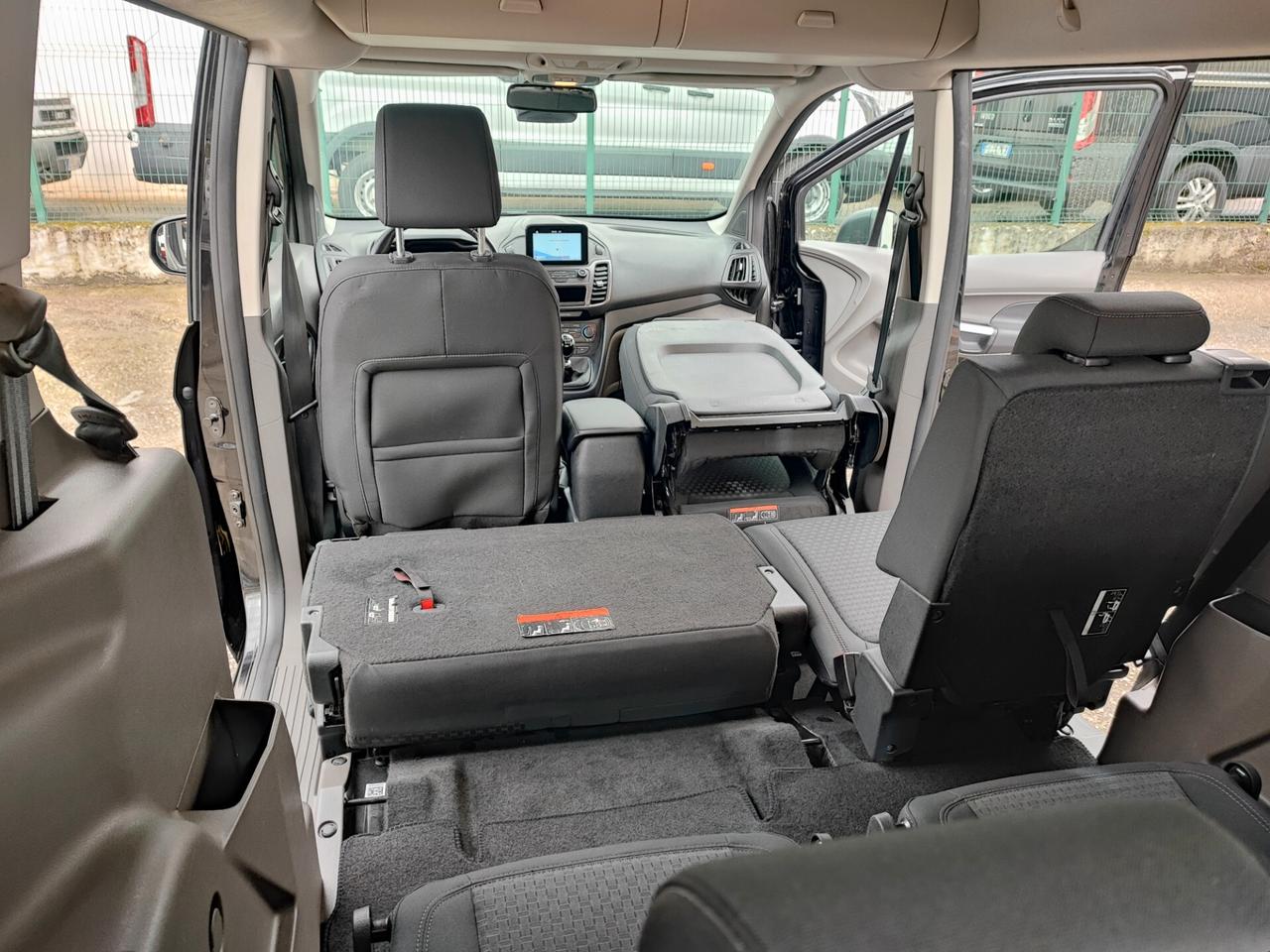 Ford Grand Tourneo Gancio Traino 7 Posti Euro 6