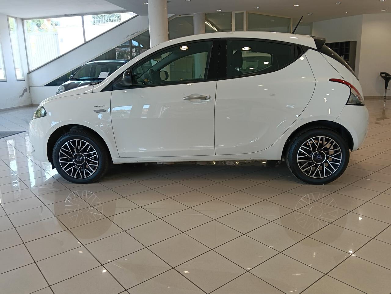 Lancia Ypsilon 1.0 FireFly 5 porte S&S Hybrid Gold Plus