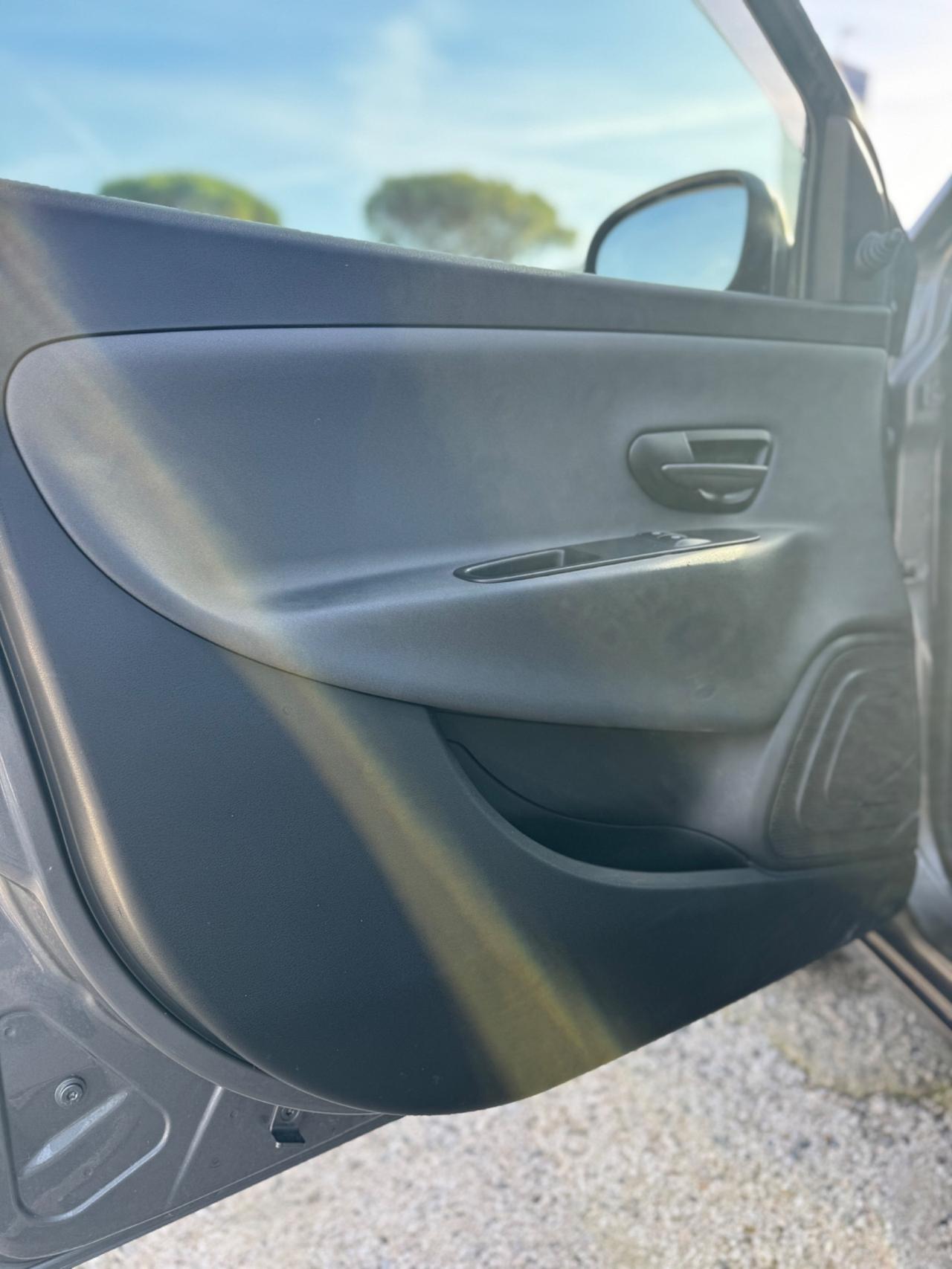 Lancia Ypsilon 1.2 69 CV 5 porte Gold