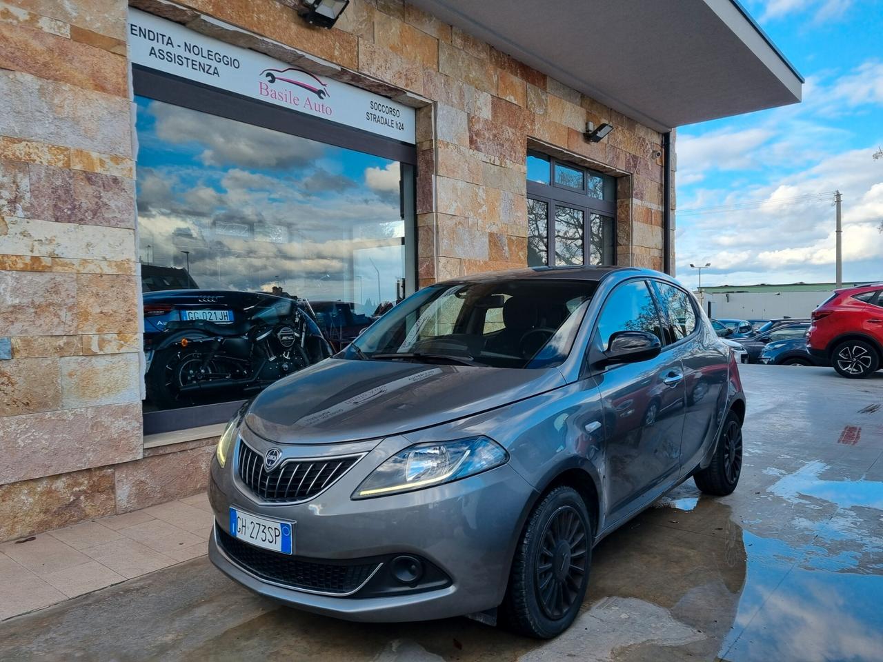 Lancia Ypsilon 1.0 FireFly 5 porte S&S Hybrid Silver