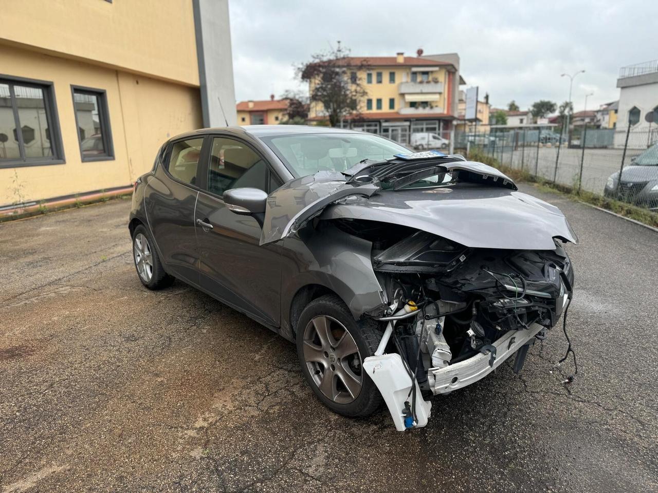 Renault Clio 1.2 75CV 5 porte Live Interni Perfetti – Auto Incidentata