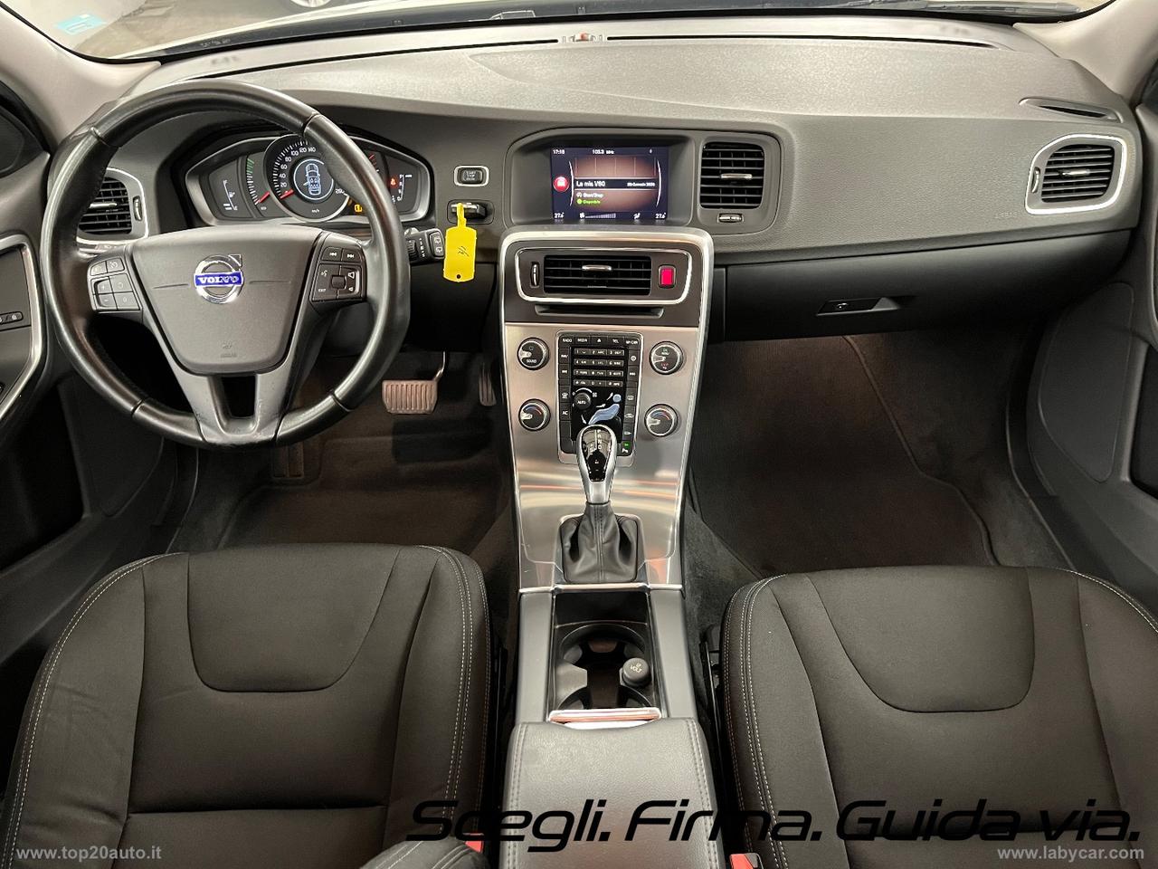 VOLVO V60 Cross Country D3 Geartronic Momentum