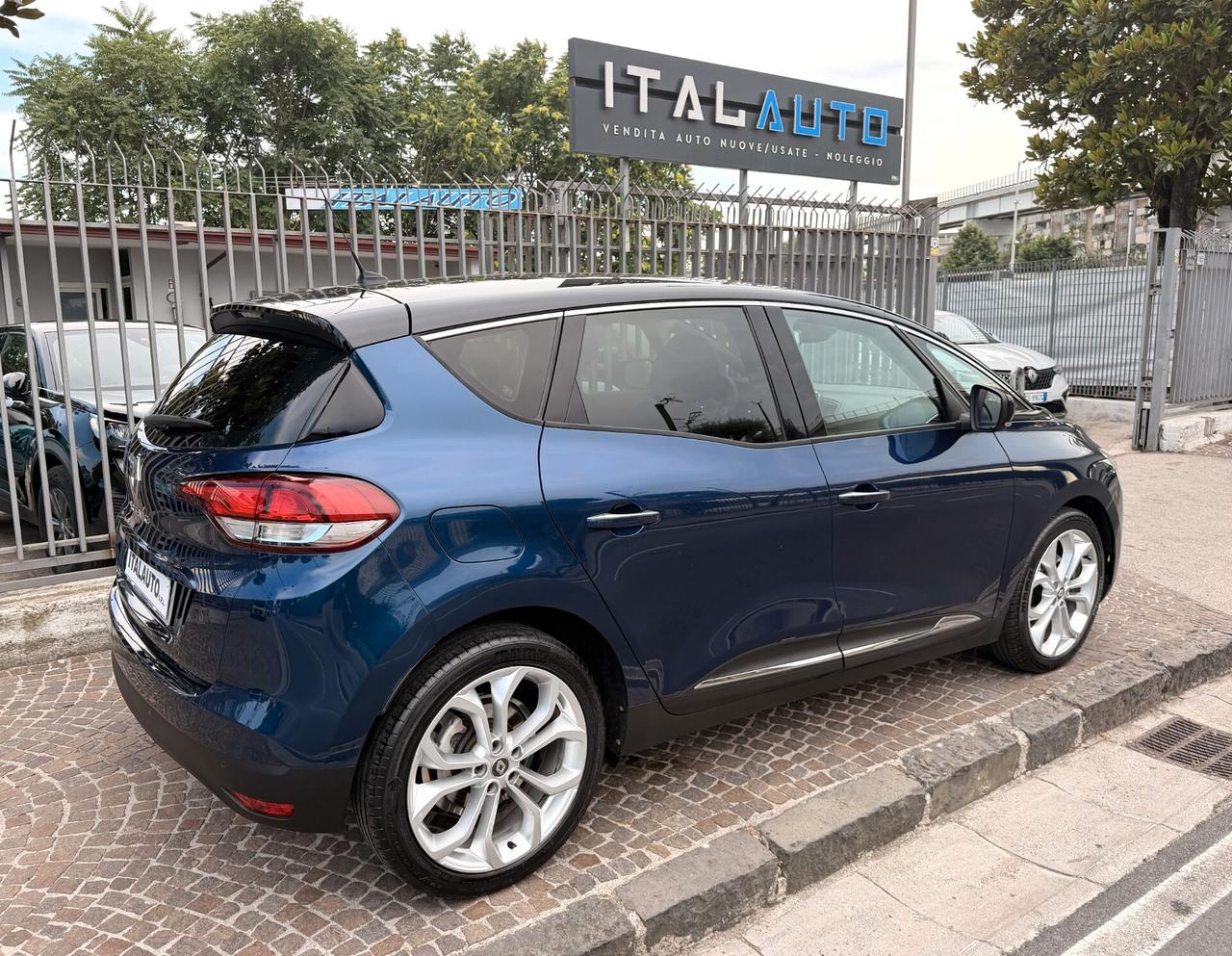 Renault Scenic 1.5 dCi 8V 110 CV EDC Energy Sport Edition2