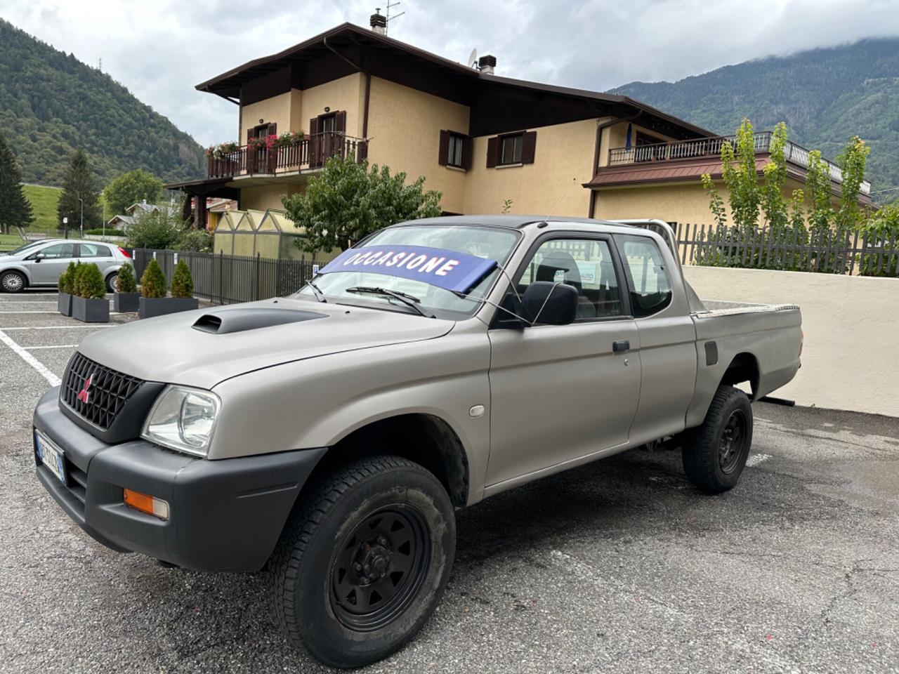 MITSUBISHI L200