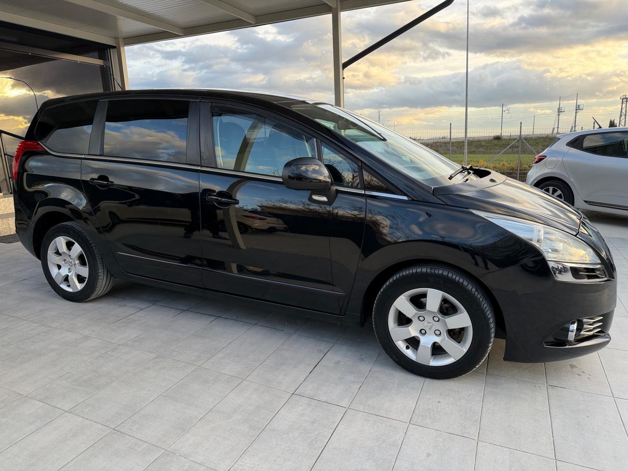 Peugeot 5008 1.6 HDi 112CV Premium