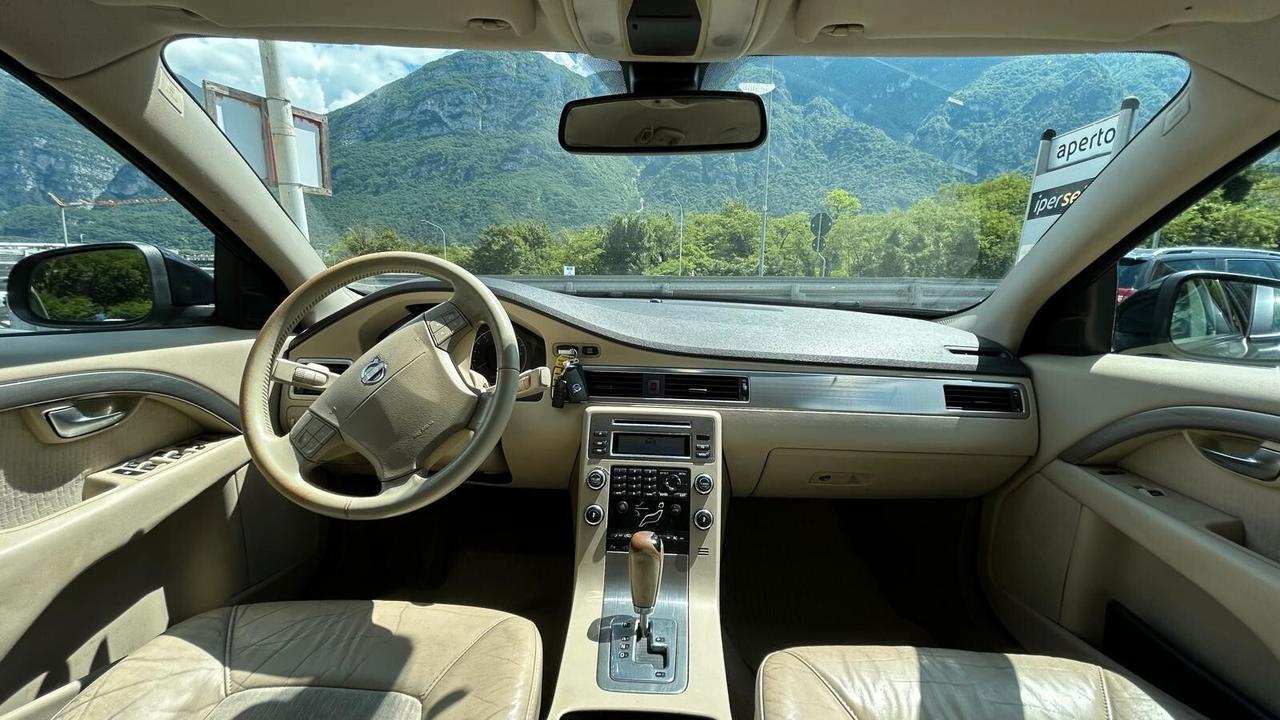 Volvo V70 2.4 D5 AWD Summum