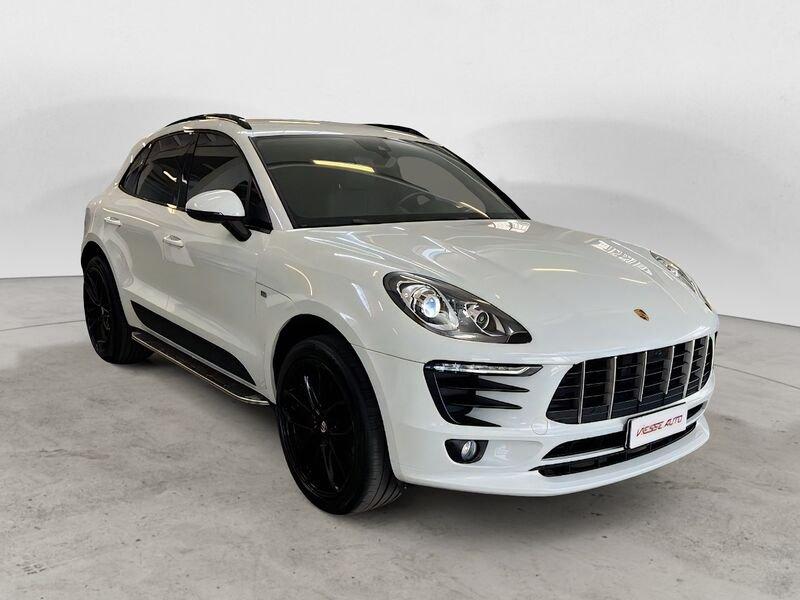 Porsche Macan -