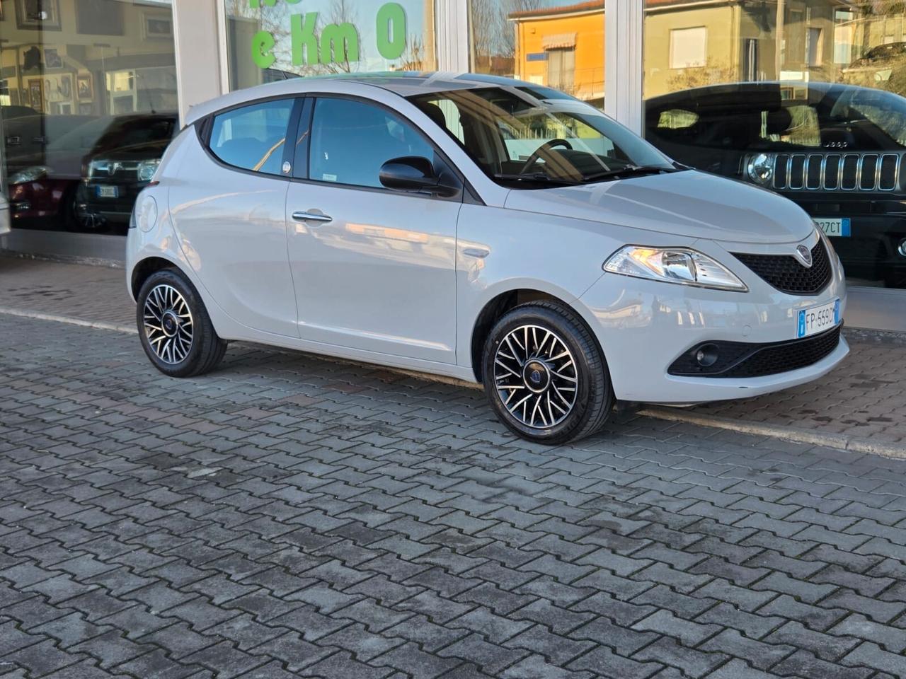Lancia Ypsilon 1.2 69 CV 5 porte GPL Ecochic Gold