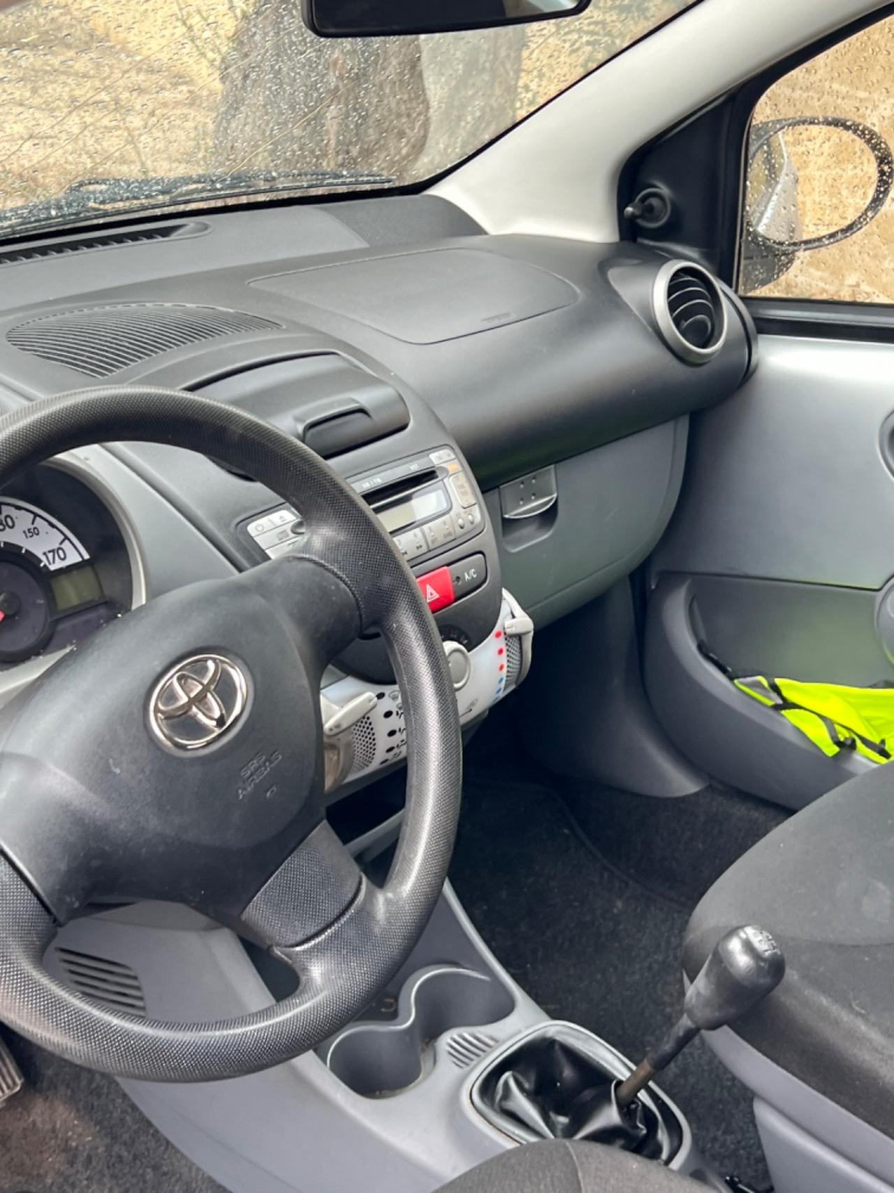 Toyota Aygo 1.0 12V VVT-i 5 porte Now Connect