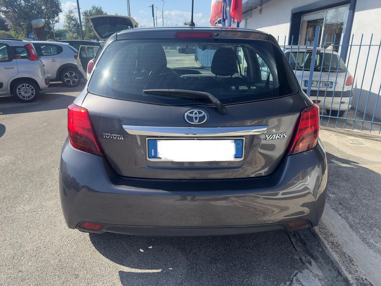 Toyota Yaris 1.3 5 porte Lounge navi telecamera full