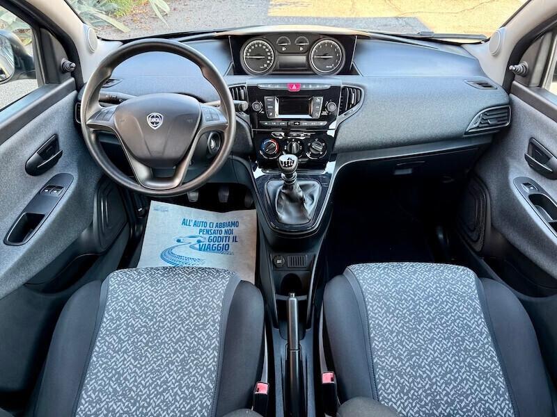 Lancia Ypsilon 1.0 FireFly 5 porte S&S Hybrid Ecochic Silver