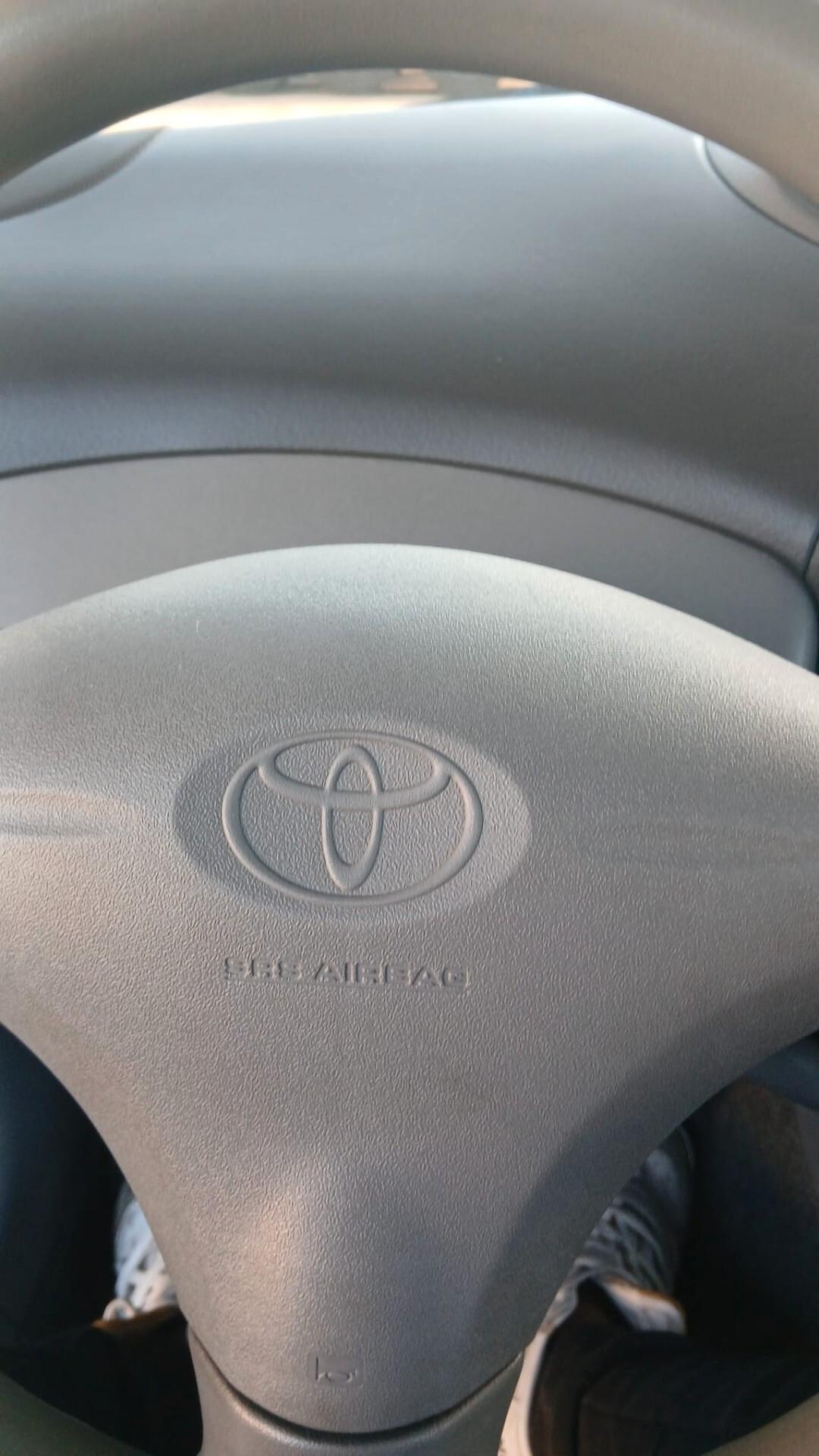 Toyota Yaris 1.0i 16V cat 5 porte Sol