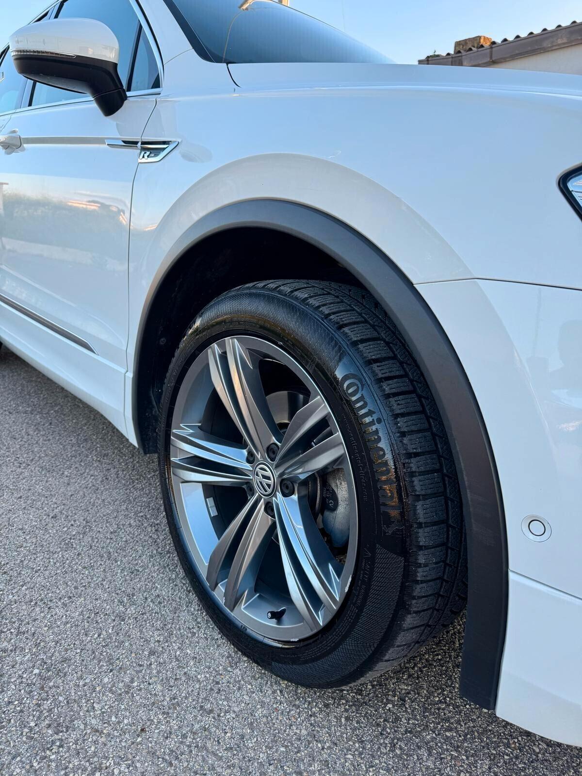 Volkswagen Tiguan 2.0 TDI SCR DSG 4MOTION Executive R-Line BMT