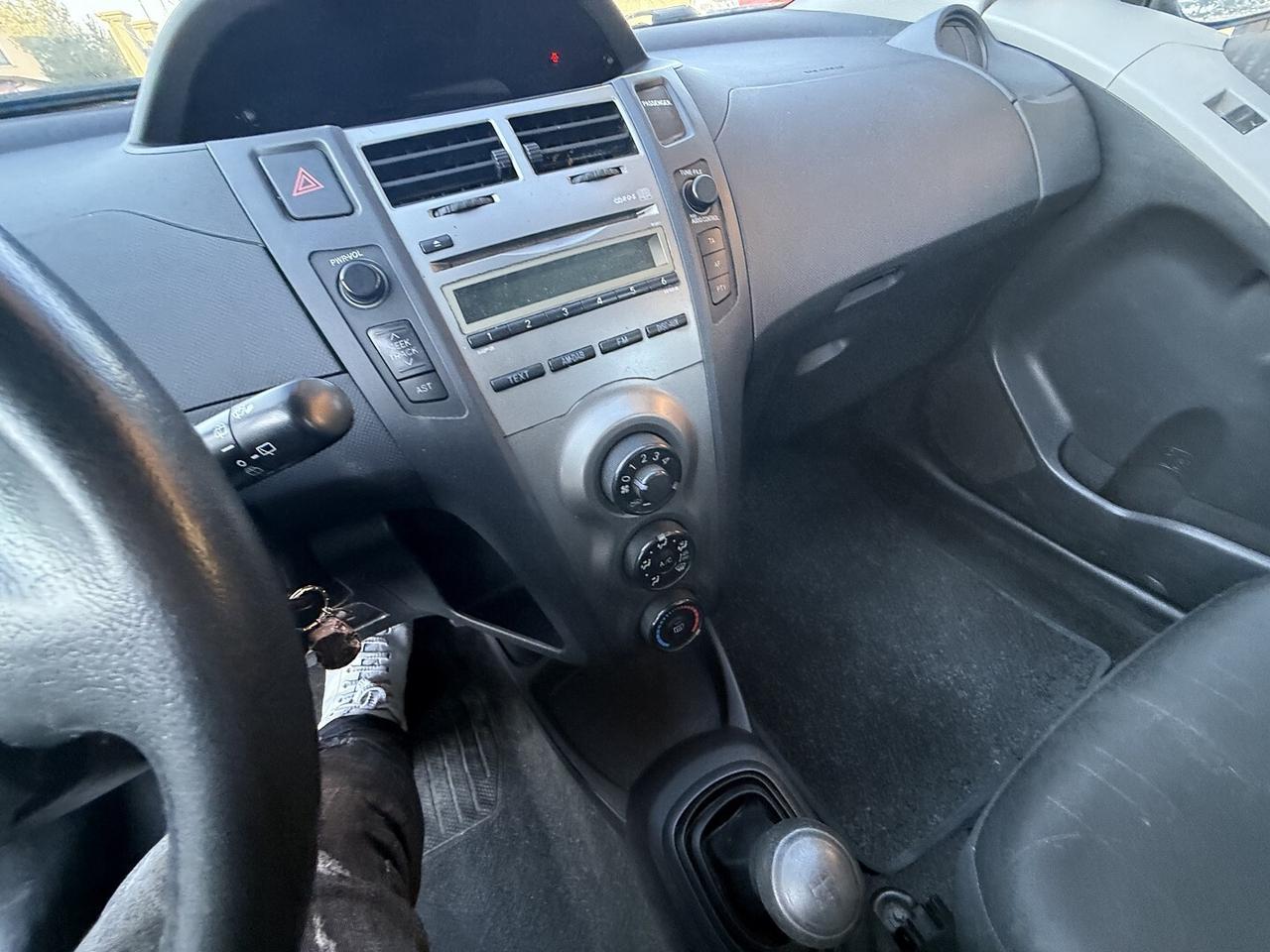 TOYOTA YARIS 2" SERIE