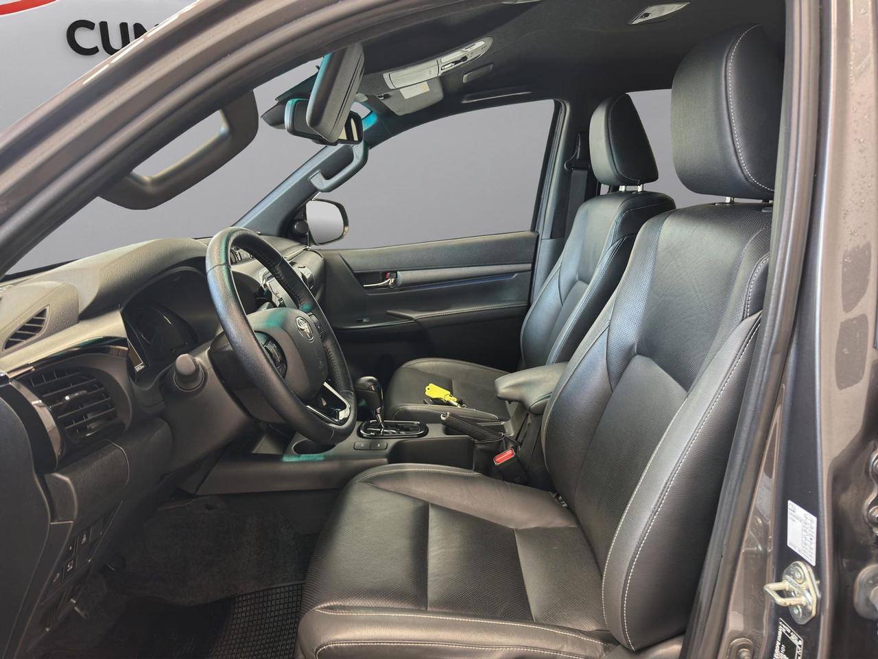 Toyota Hilux 2.8 d double cab Invincible 4wd auto