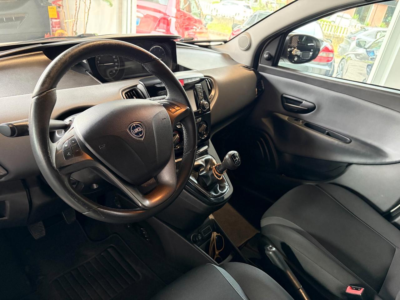 Lancia Ypsilon 1.3 MJT 16V 95 CV 5 porte S&S Silver