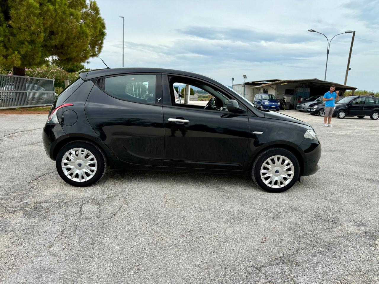 Lancia Ypsilon 1.2 benzina 5porte NEOPATENTATI