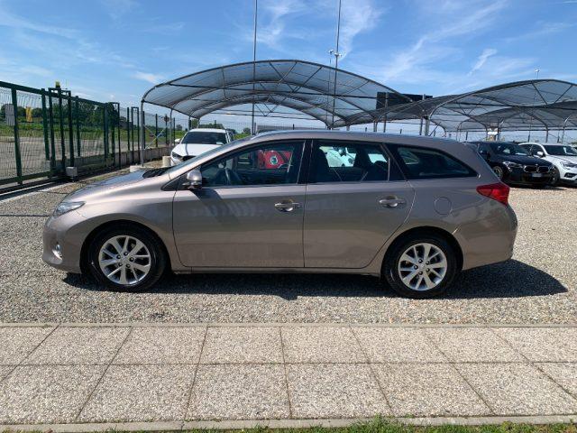 TOYOTA Auris Touring Sports 1.4 D-4D Lounge