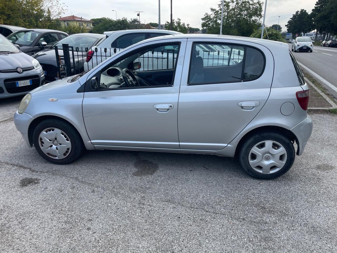 Toyota Yaris 1.3i 16V cat 5 porte Luna '03