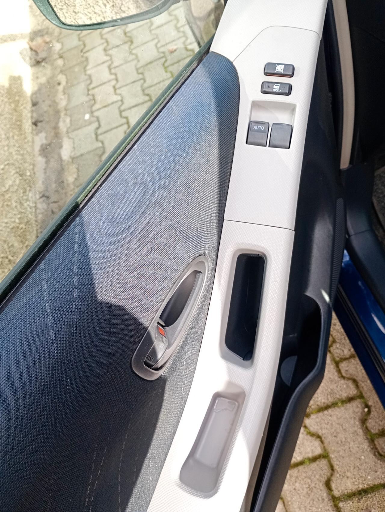 Toyota Yaris 1.0 5 porte