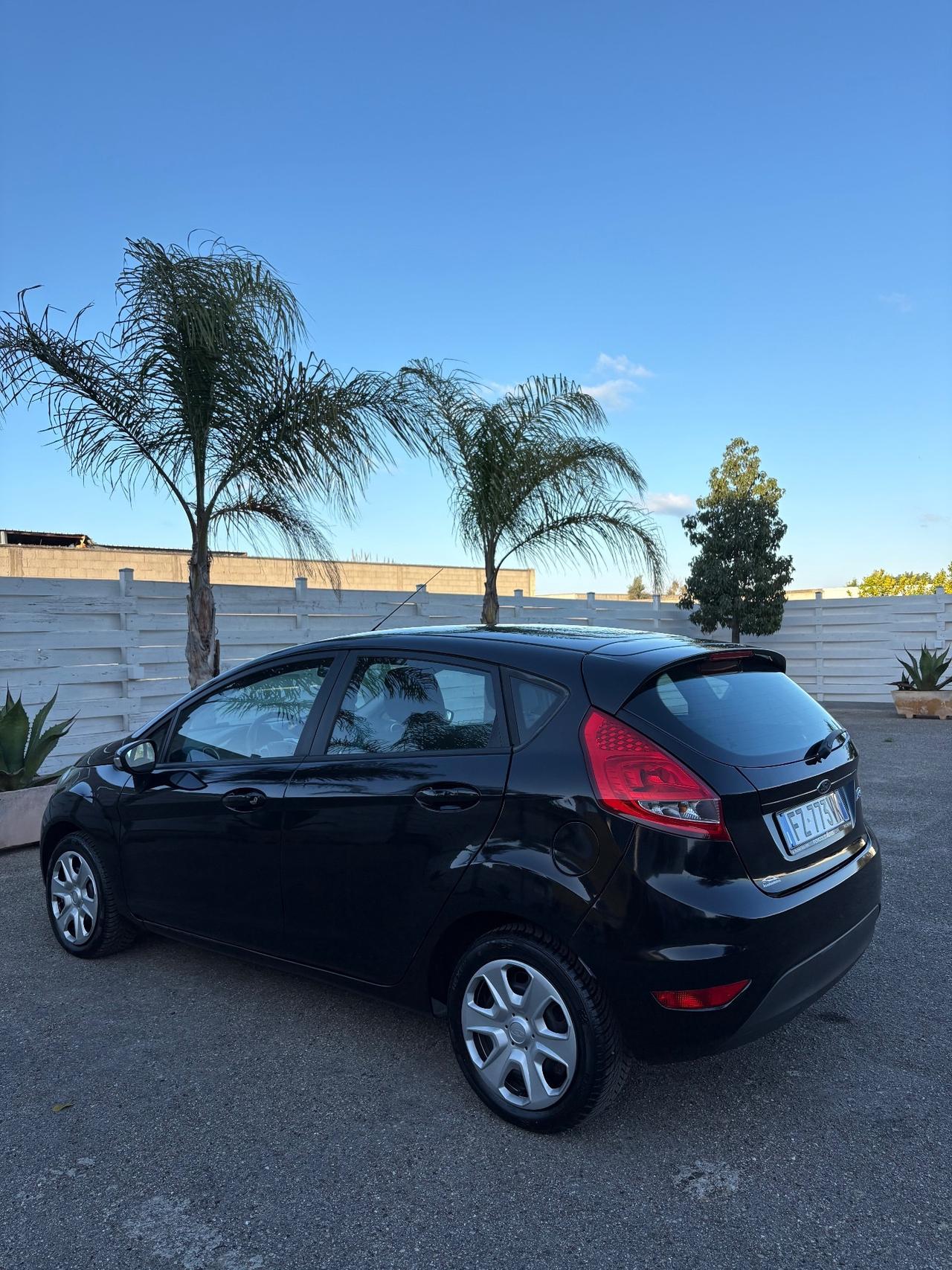 Ford Fiesta 1.2 benzina 5p. Tagliando e distribuzione eseguiti
