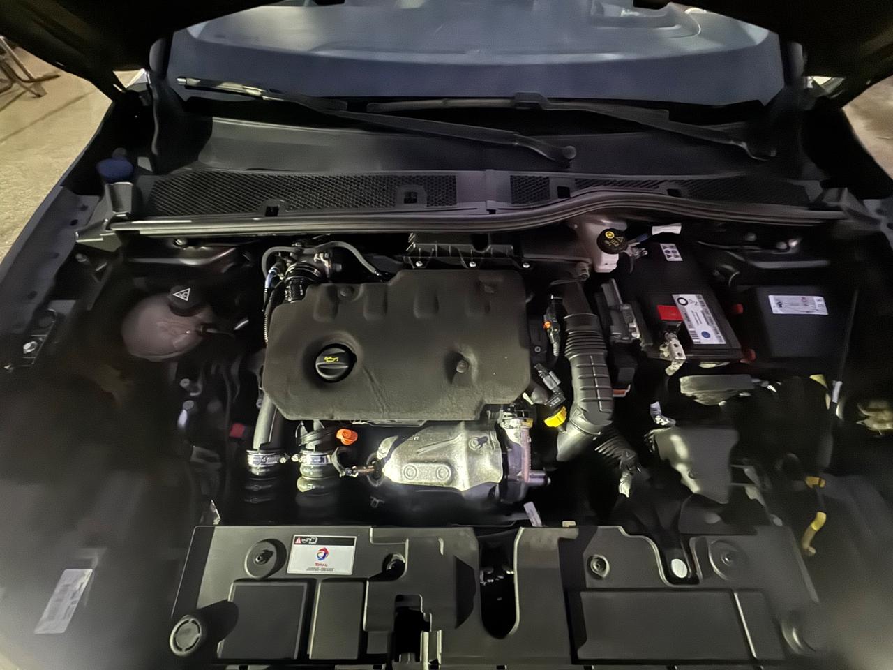 Citroen C4 BlueHDi 130 EAT8 Shine retrocam Sensori 360