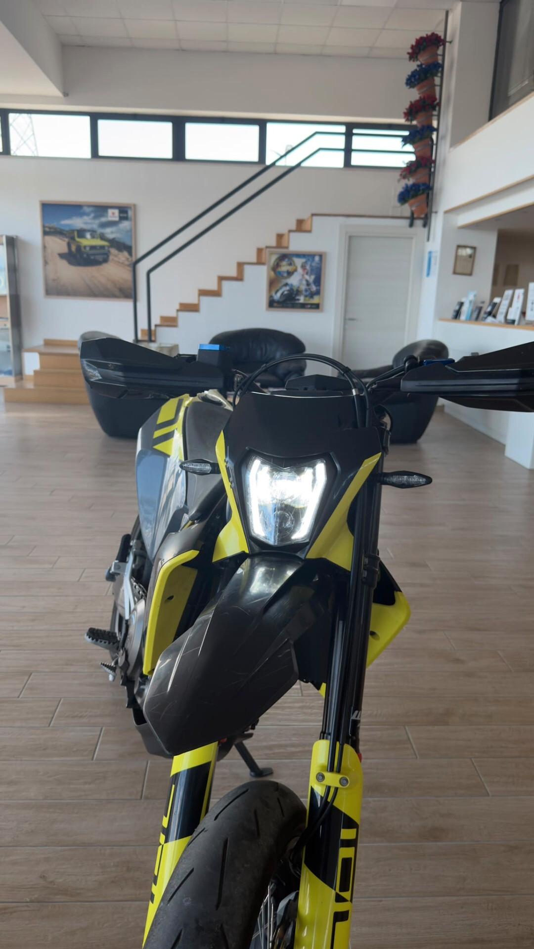 Husqvarna 701 Supermoto motard