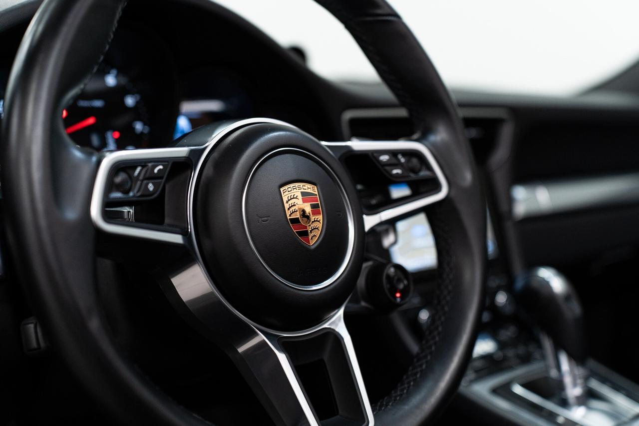 Porsche 911 3.0 Carrera 4 Cabriolet