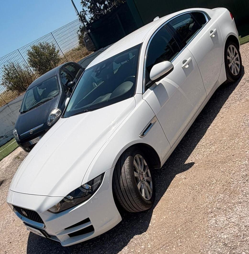 Jaguar XE 2.0 D Turbo 180CV aut. Prestige