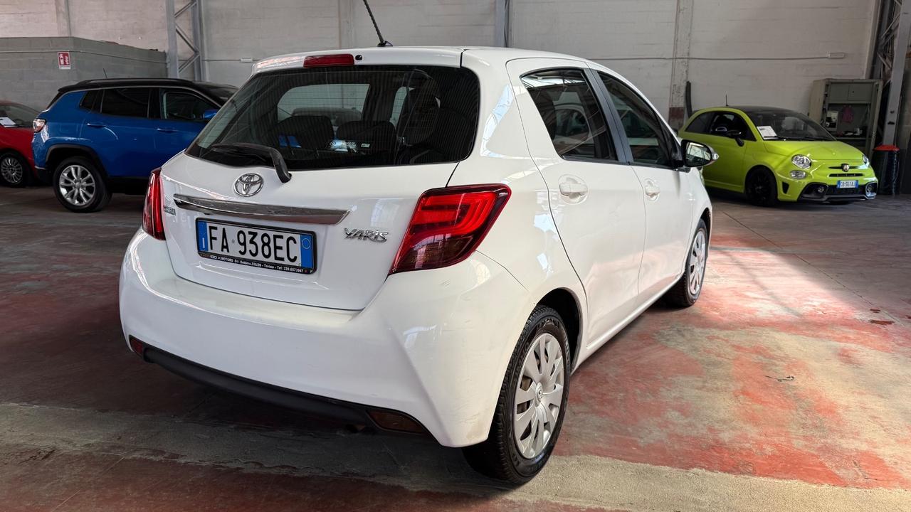 Toyota Yaris GPL LOUNGE