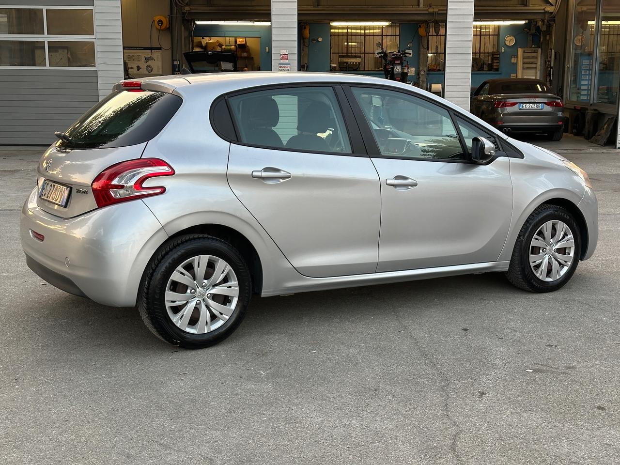 Peugeot 208 1.0 VTi 68 CV 5 porte solo 110mila km