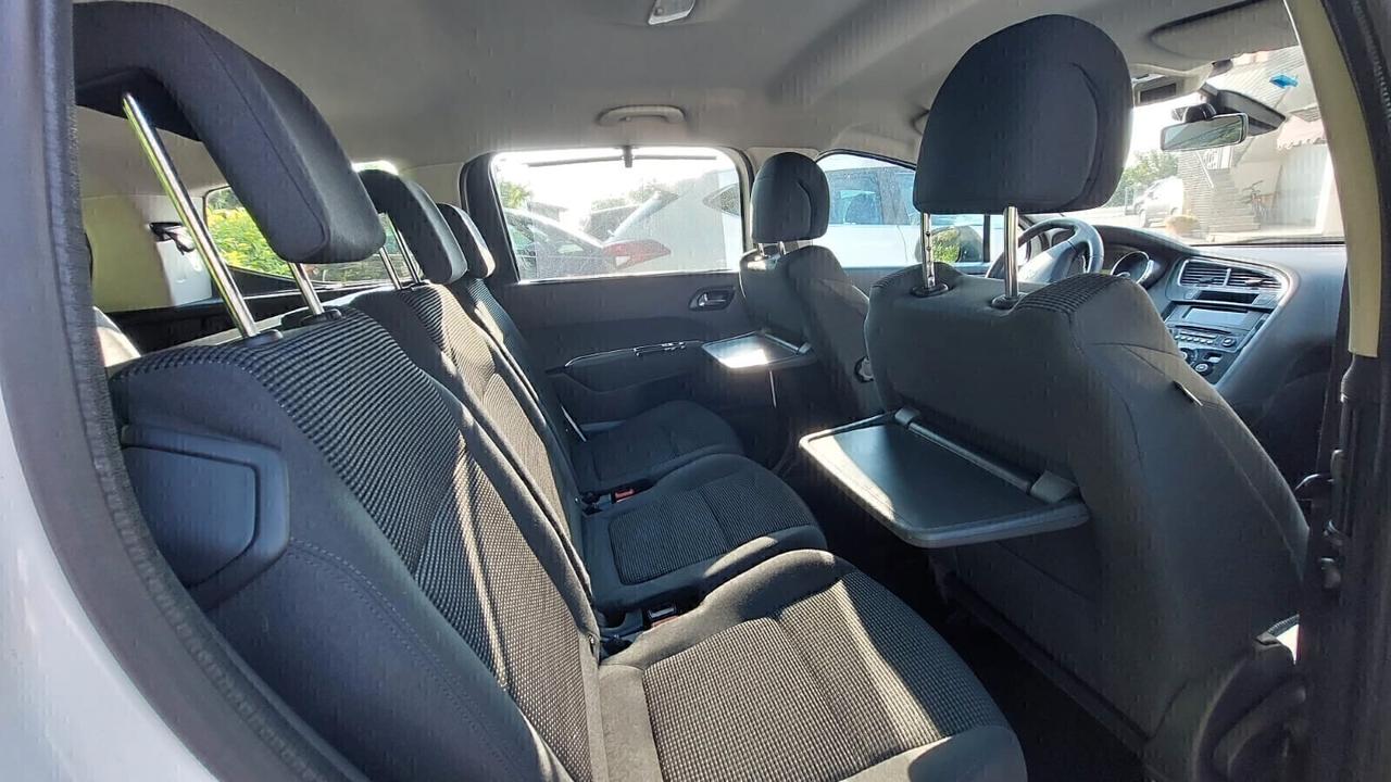 Peugeot 5008 1.6 Diesel 7 Posti Neopatentati