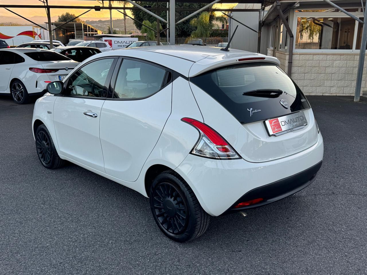 Lancia Ypsilon 1.0 FireFly 5 porte S&S Hybrid Ecochic Silver