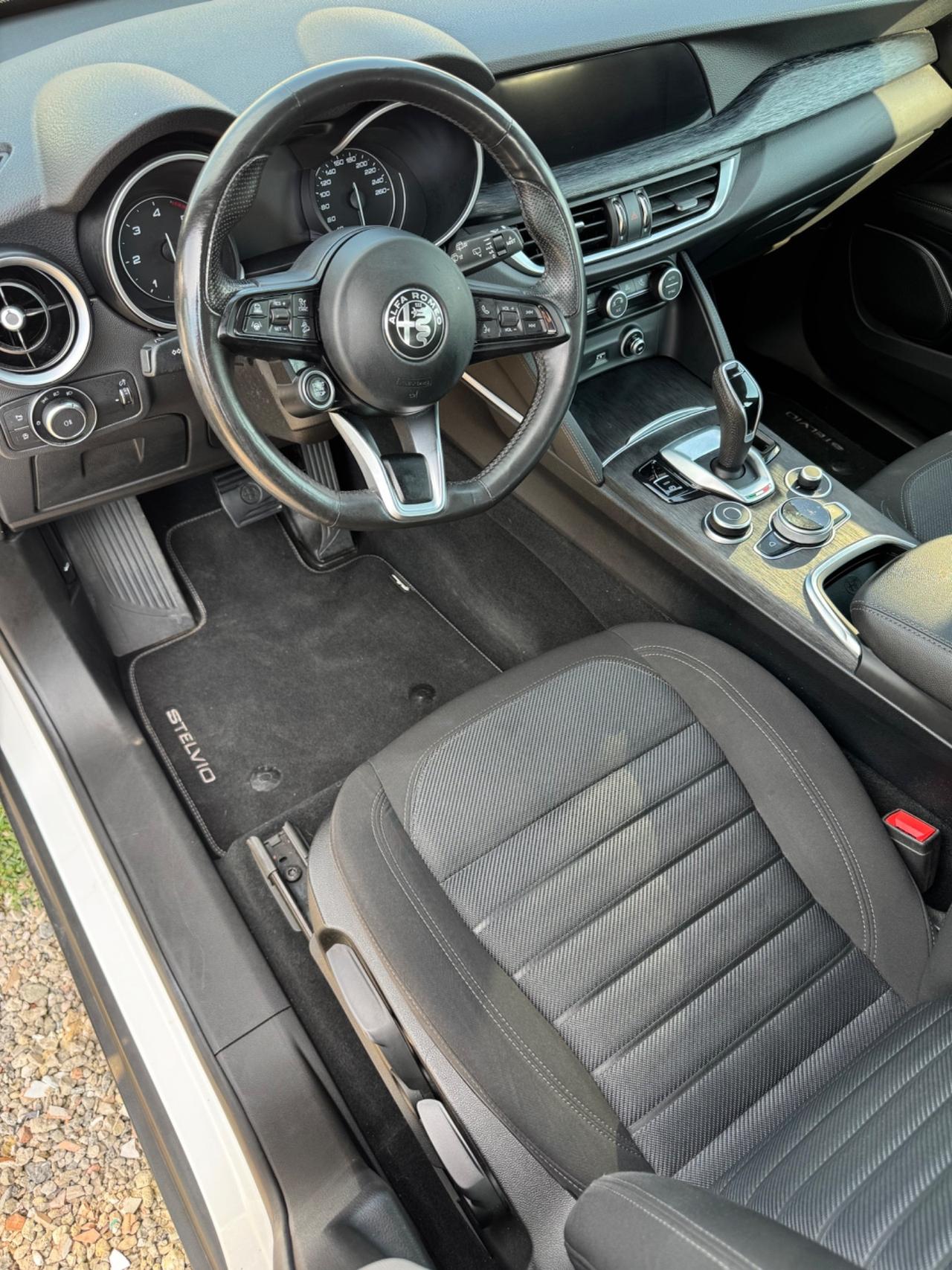 Alfa Romeo Stelvio 2.2 Turbodiesel 190 CV AT8 RWD Executive