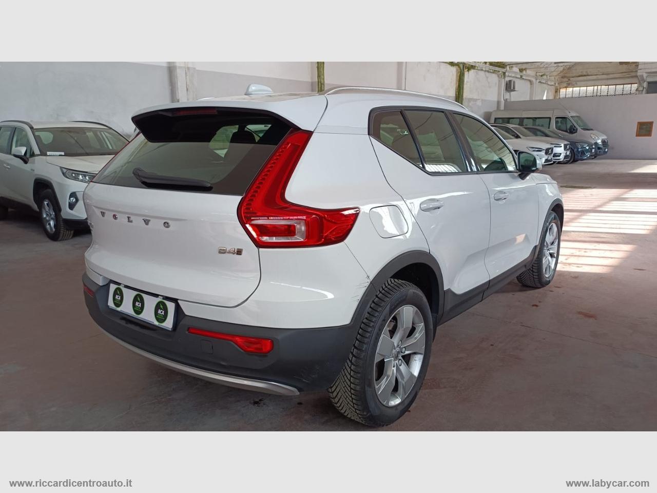 VOLVO XC40 B4 AWD Geartronic Momentum Pro