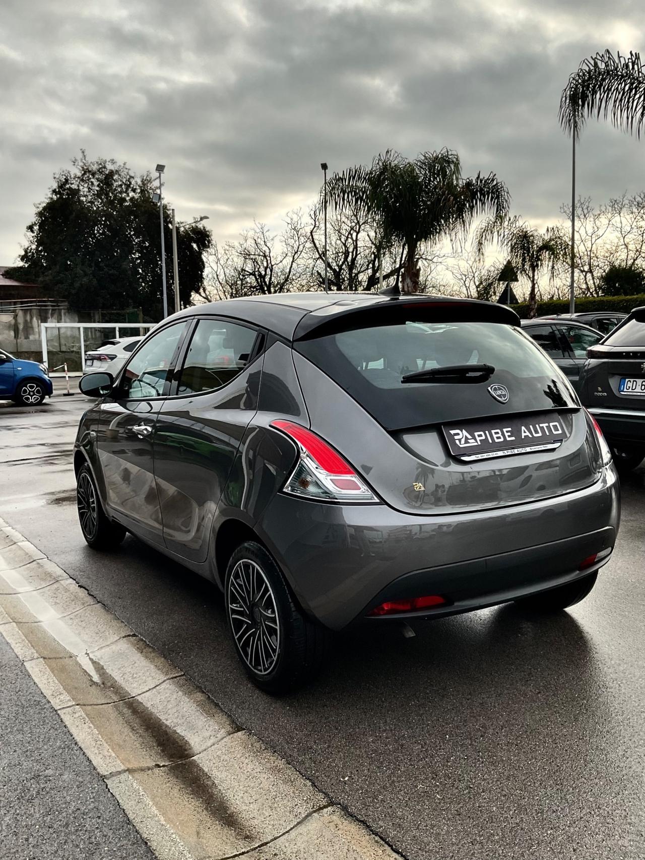 Lancia Ypsilon 1.0 FireFly 5 porte S&S Hybrid Gold