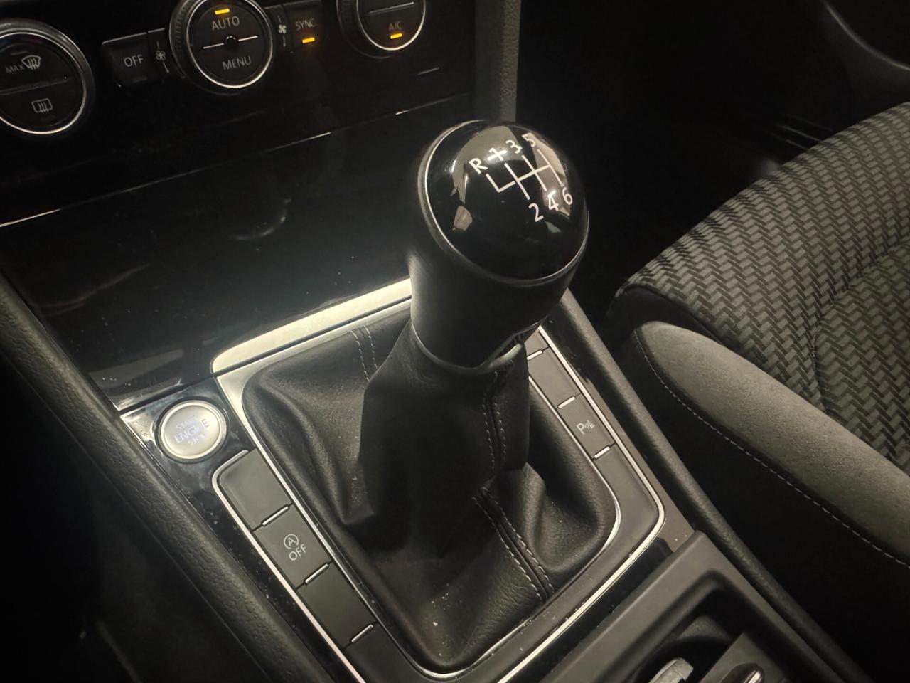 VOLKSWAGEN Golf 1.0 115 CV 5p. R-LINE **UNICO PROPRIETARIO**